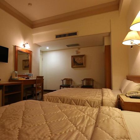 Riverside Hotel Kaohsiung Buitenkant foto